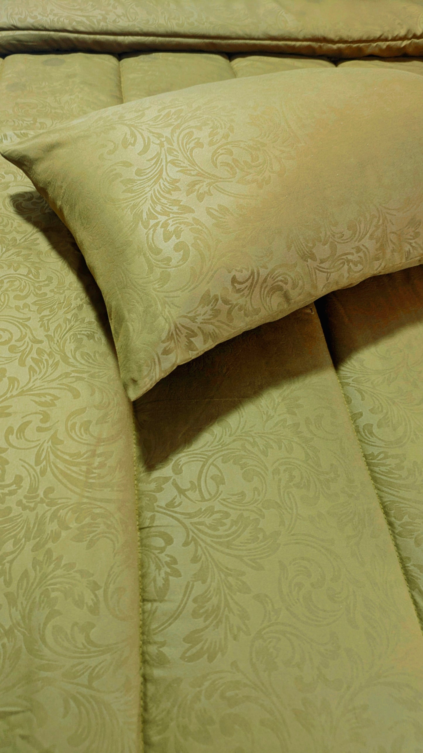 Golden Glow Luxury Duvet Set - LDS10