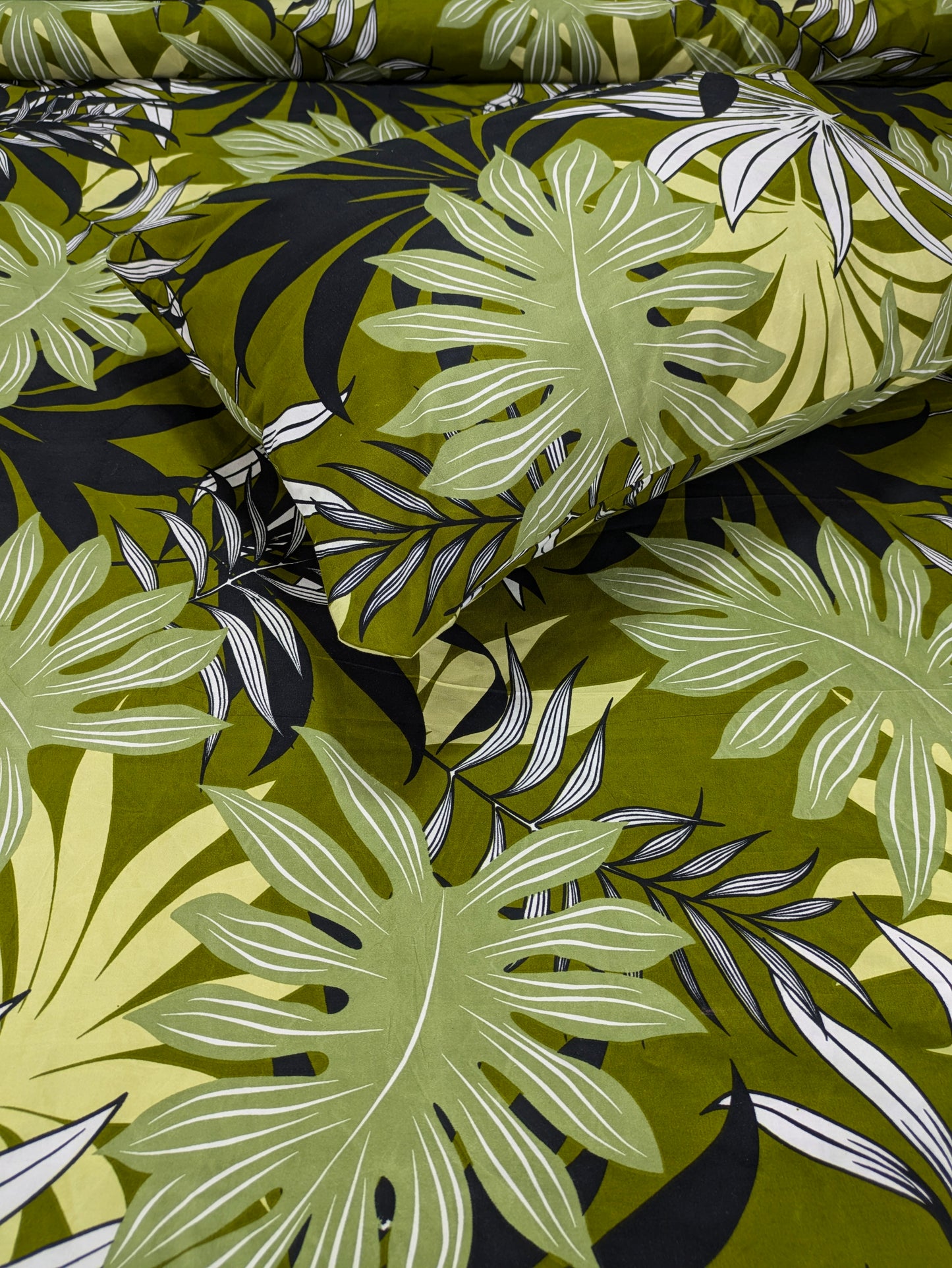 Dekoracy Tropical Leaf Double Bedsheet DB245